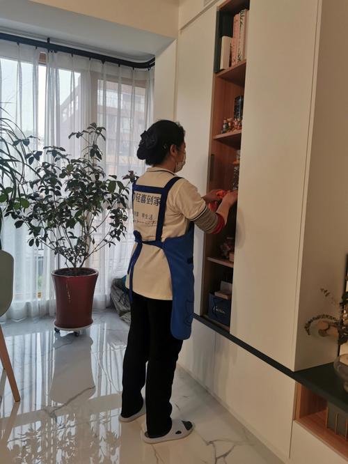 今天體驗(yàn)了輕喜到家4小時(shí)保潔服務(wù)，專業(yè)又省心，真心推薦給鄰居們